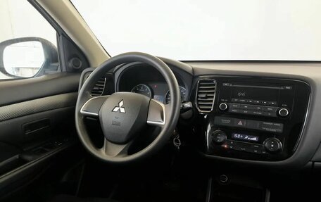 Mitsubishi Outlander III рестайлинг 3, 2014 год, 1 139 000 рублей, 11 фотография