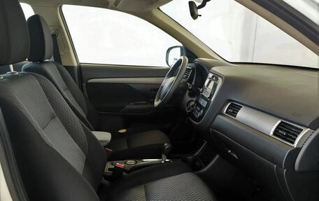 Mitsubishi Outlander III рестайлинг 3, 2014 год, 1 139 000 рублей, 13 фотография