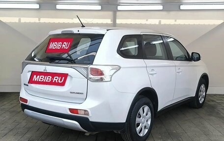Mitsubishi Outlander III рестайлинг 3, 2014 год, 1 139 000 рублей, 4 фотография