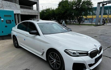 BMW 5 серия, 2022 год, 3 200 000 рублей, 3 фотография