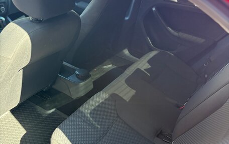 Volkswagen Jetta VI, 2011 год, 980 000 рублей, 9 фотография