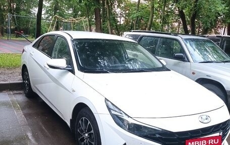 Hyundai Elantra, 2021 год, 1 900 000 рублей, 2 фотография