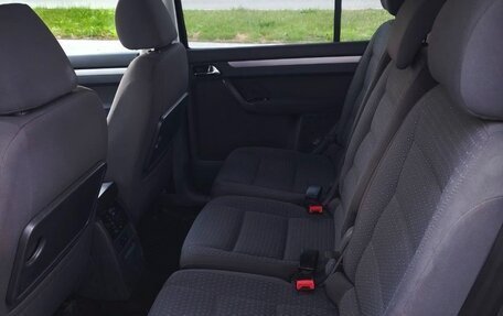 Volkswagen Touran III, 2006 год, 525 000 рублей, 10 фотография