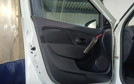 Renault Logan II, 2015 год, 670 000 рублей, 18 фотография