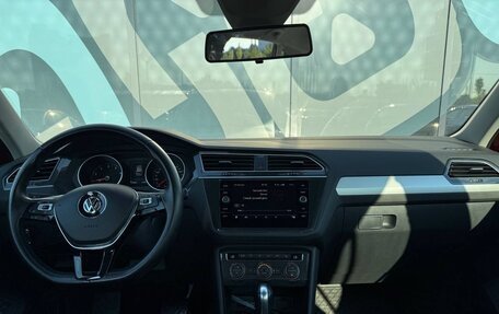Volkswagen Tiguan II, 2020 год, 2 085 000 рублей, 2 фотография