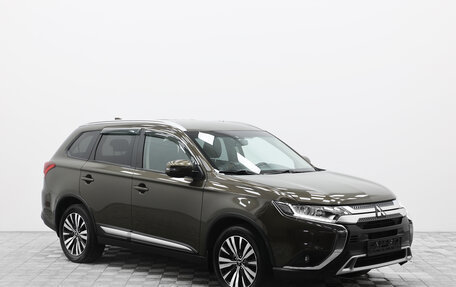 Mitsubishi Outlander III рестайлинг 3, 2020 год, 2 159 000 рублей, 4 фотография