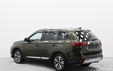 Mitsubishi Outlander III рестайлинг 3, 2020 год, 2 159 000 рублей, 5 фотография