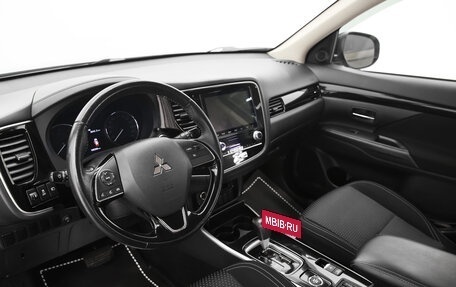 Mitsubishi Outlander III рестайлинг 3, 2020 год, 2 159 000 рублей, 8 фотография