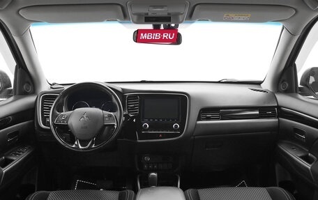 Mitsubishi Outlander III рестайлинг 3, 2020 год, 2 159 000 рублей, 6 фотография