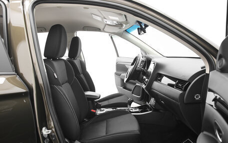 Mitsubishi Outlander III рестайлинг 3, 2020 год, 2 159 000 рублей, 16 фотография