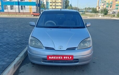 Toyota Prius IV XW50, 2000 год, 320 000 рублей, 2 фотография