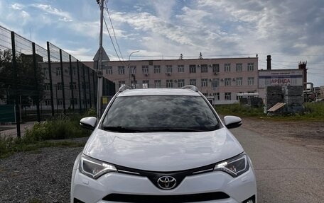 Toyota RAV4, 2015 год, 2 000 000 рублей, 2 фотография