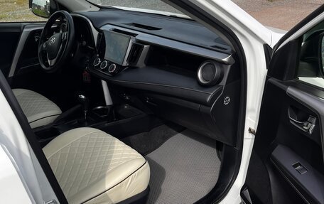 Toyota RAV4, 2015 год, 2 000 000 рублей, 16 фотография