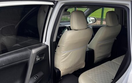 Toyota RAV4, 2015 год, 2 000 000 рублей, 14 фотография