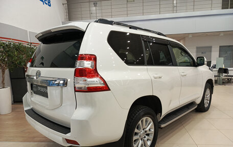 Toyota Land Cruiser Prado 150 рестайлинг 2, 2015 год, 3 690 000 рублей, 6 фотография