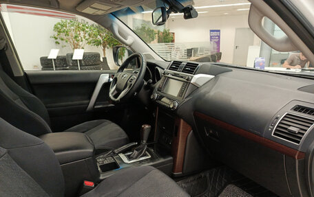 Toyota Land Cruiser Prado 150 рестайлинг 2, 2015 год, 3 690 000 рублей, 13 фотография