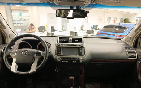 Toyota Land Cruiser Prado 150 рестайлинг 2, 2015 год, 3 690 000 рублей, 17 фотография