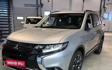Mitsubishi Outlander III рестайлинг 3, 2021 год, 2 650 000 рублей, 4 фотография