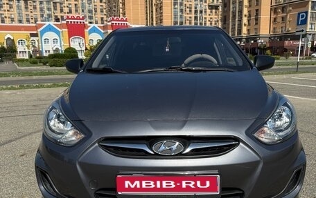 Hyundai Solaris II рестайлинг, 2011 год, 690 000 рублей, 1 фотография