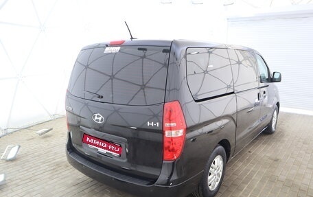 Hyundai H-1 II рестайлинг, 2018 год, 2 390 000 рублей, 3 фотография