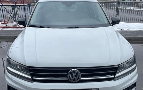 Volkswagen Tiguan II, 2019 год, 2 250 000 рублей, 2 фотография