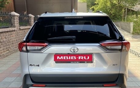 Toyota RAV4, 2021 год, 4 000 000 рублей, 1 фотография