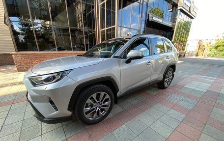 Toyota RAV4, 2021 год, 4 000 000 рублей, 3 фотография