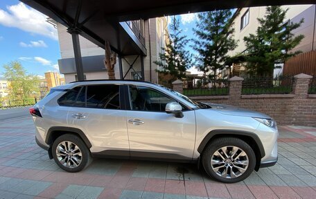 Toyota RAV4, 2021 год, 4 000 000 рублей, 6 фотография