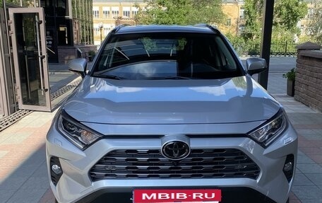 Toyota RAV4, 2021 год, 4 000 000 рублей, 2 фотография
