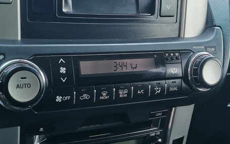 Toyota Land Cruiser Prado 150 рестайлинг 2, 2013 год, 3 100 000 рублей, 6 фотография