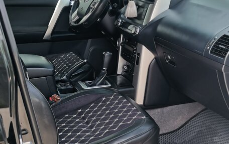 Toyota Land Cruiser Prado 150 рестайлинг 2, 2013 год, 3 100 000 рублей, 10 фотография