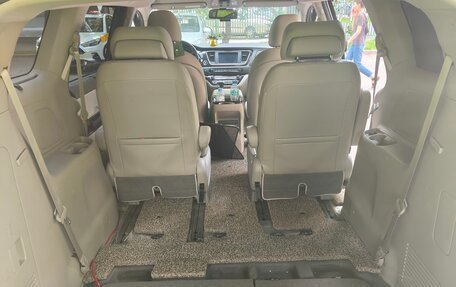 KIA Carnival III, 2018 год, 2 900 000 рублей, 8 фотография