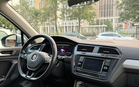 Volkswagen Tiguan II, 2018 год, 2 500 000 рублей, 10 фотография