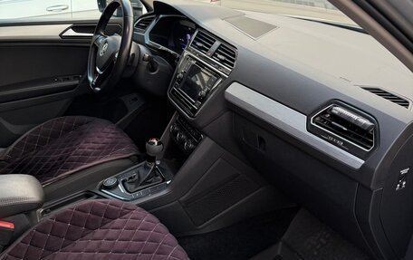 Volkswagen Tiguan II, 2018 год, 2 500 000 рублей, 13 фотография