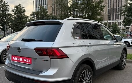 Volkswagen Tiguan II, 2018 год, 2 500 000 рублей, 3 фотография