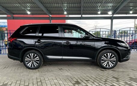 Mitsubishi Outlander III рестайлинг 3, 2018 год, 1 999 000 рублей, 6 фотография