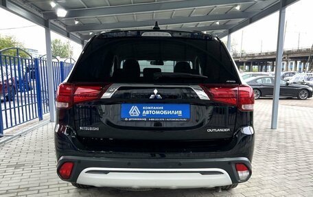 Mitsubishi Outlander III рестайлинг 3, 2018 год, 1 999 000 рублей, 4 фотография