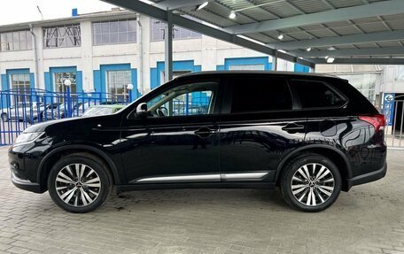 Mitsubishi Outlander III рестайлинг 3, 2018 год, 1 999 000 рублей, 2 фотография