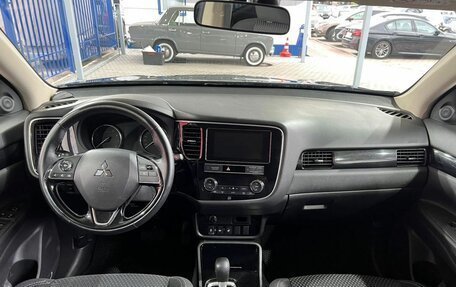 Mitsubishi Outlander III рестайлинг 3, 2018 год, 1 999 000 рублей, 10 фотография