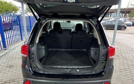 Mitsubishi Outlander III рестайлинг 3, 2018 год, 1 999 000 рублей, 9 фотография