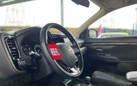 Mitsubishi Outlander III рестайлинг 3, 2018 год, 1 999 000 рублей, 15 фотография