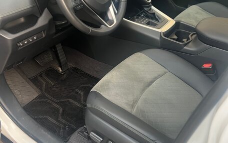 Toyota RAV4, 2024 год, 3 499 000 рублей, 16 фотография