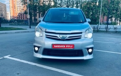 Toyota Noah III, 2012 год, 1 530 000 рублей, 1 фотография