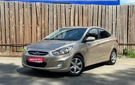 Hyundai Solaris II рестайлинг, 2011 год, 700 000 рублей, 1 фотография