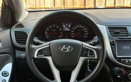 Hyundai Solaris II рестайлинг, 2011 год, 700 000 рублей, 18 фотография