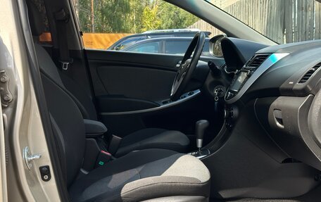 Hyundai Solaris II рестайлинг, 2011 год, 700 000 рублей, 23 фотография