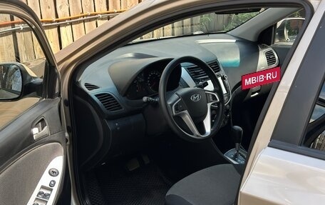 Hyundai Solaris II рестайлинг, 2011 год, 700 000 рублей, 16 фотография