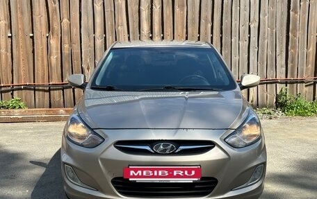 Hyundai Solaris II рестайлинг, 2011 год, 700 000 рублей, 9 фотография