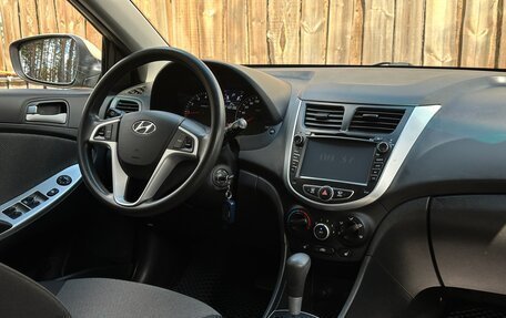 Hyundai Solaris II рестайлинг, 2011 год, 700 000 рублей, 24 фотография