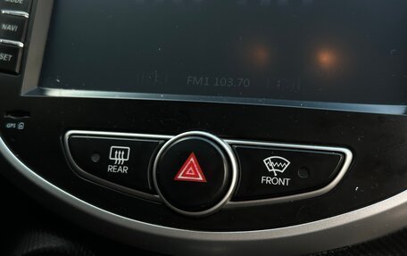 Hyundai Solaris II рестайлинг, 2011 год, 700 000 рублей, 26 фотография